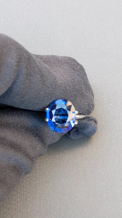 Premium Swiss Certified Natural Elongated Cushion Brilliant Sapphire (5.20 carats) - C. Dunaigre, Geneva Switzerland